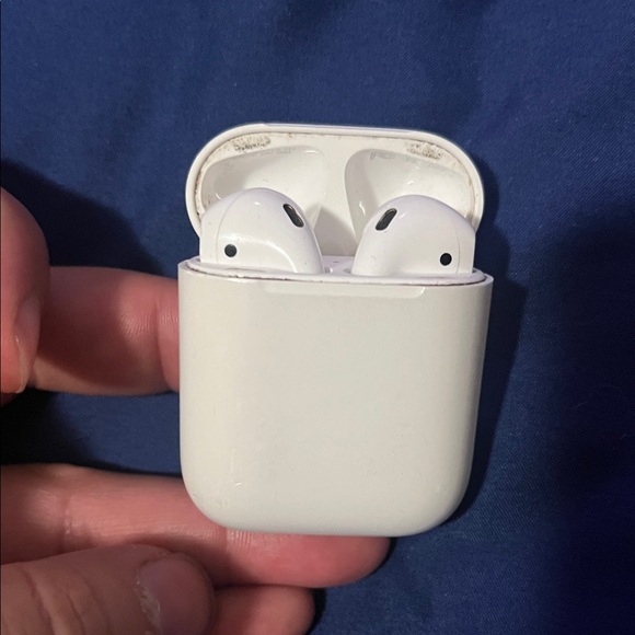 Apple AirPods second generation - Picture 1 of 1